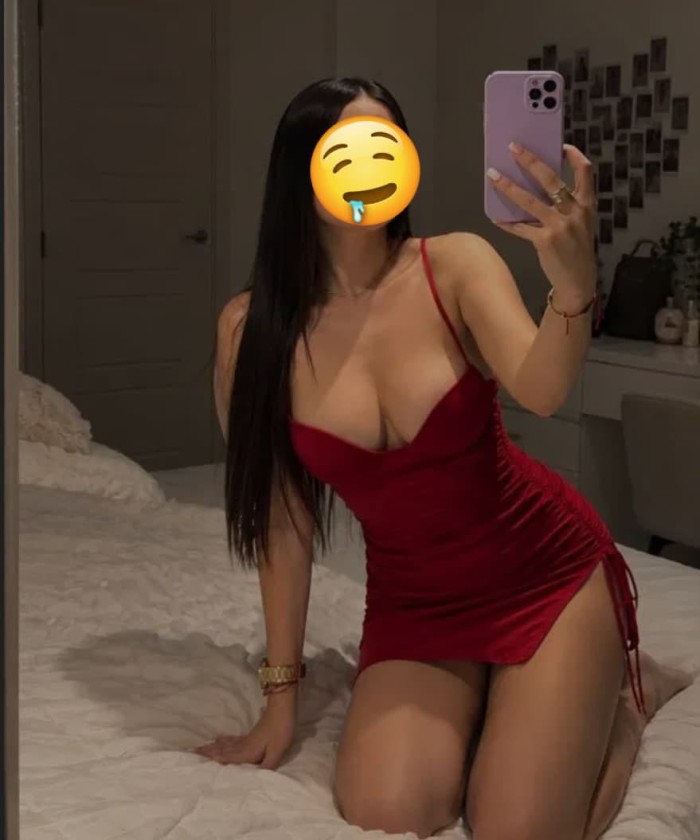 Chica joven morena latina novedad
