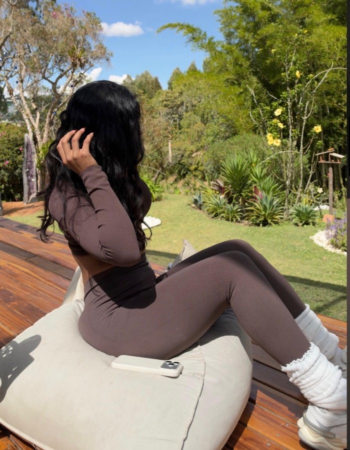 COLOMBIANA MORENITA CALIENTE NUEVA EN LAS CANTERAS