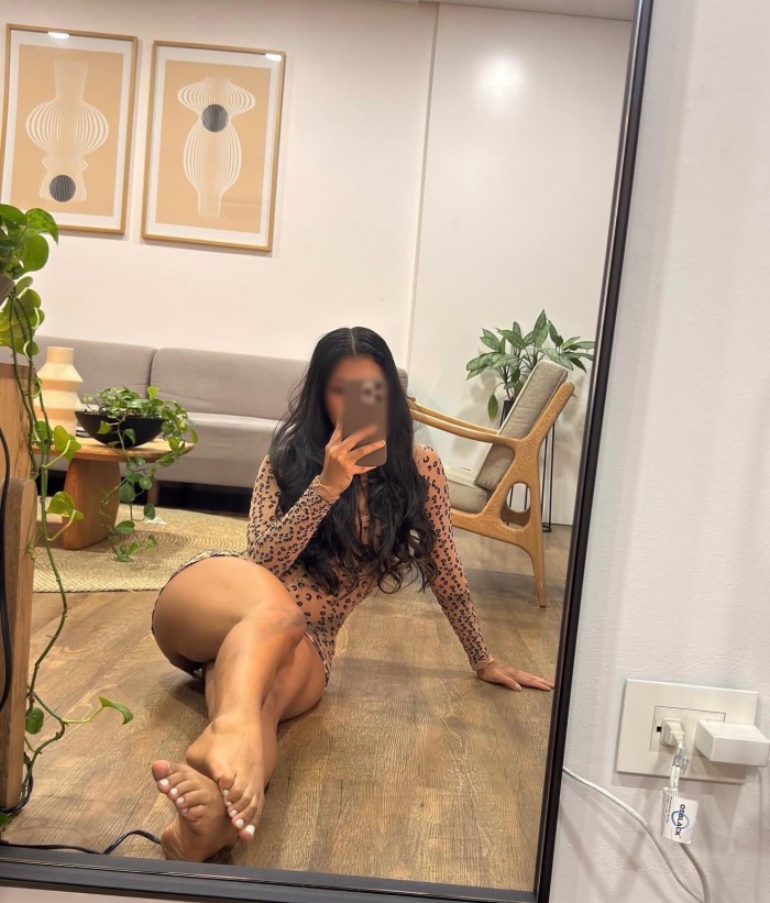 COLOMBIANA MORENITA CALIENTE NUEVA EN LAS CANTERAS