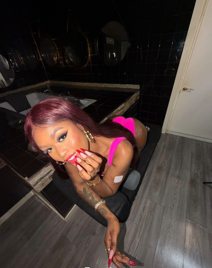 TRANS EMPOTRADORA FIESTERA CON RICO CULO TRAGON