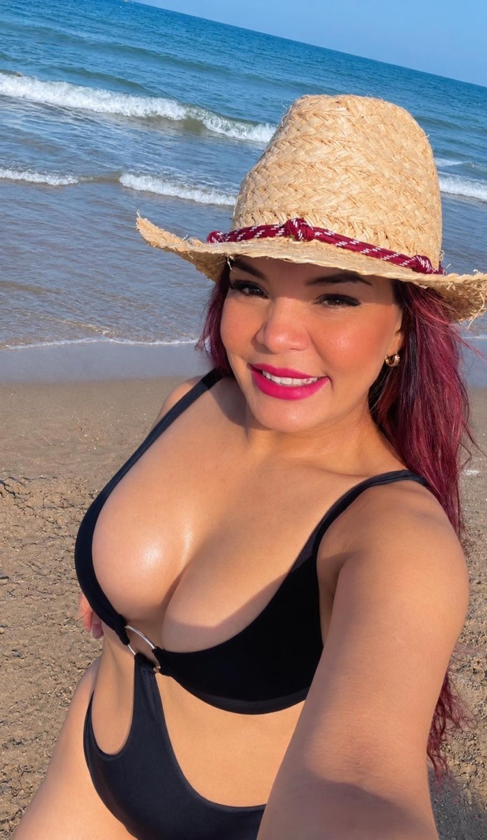 Pelirroja venezolana explosiva