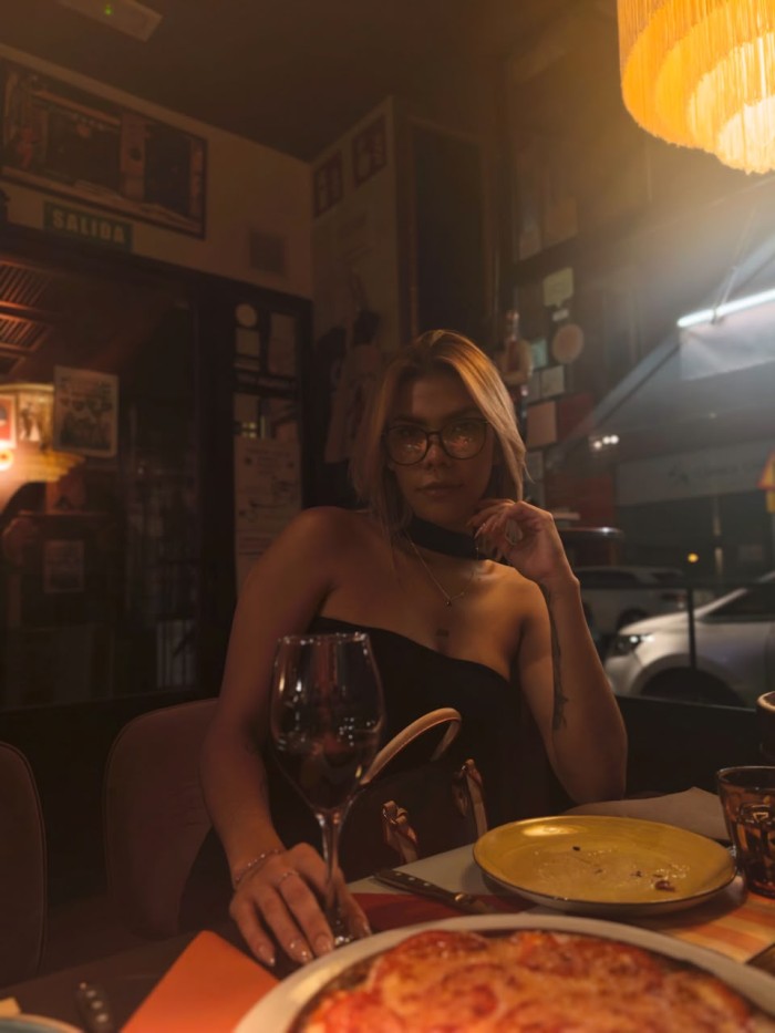 RICA APRETADITA CON GANAS DE SEXO EN CALLE RAFAEL