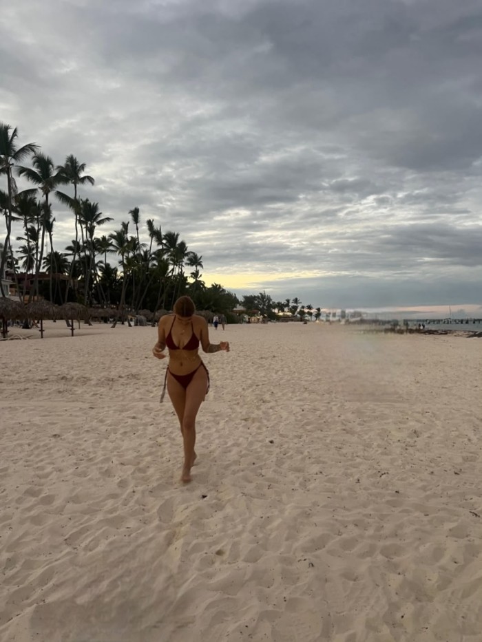 RICA APRETADITA CON GANAS DE SEXO EN CALLE RAFAEL