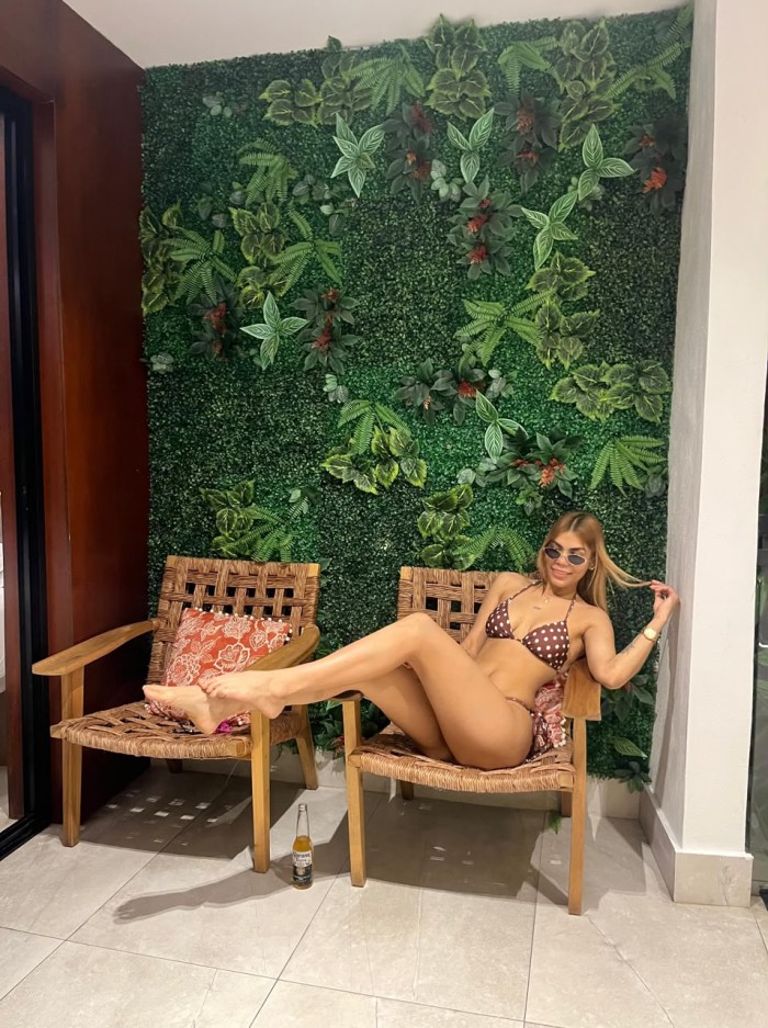RICA APRETADITA CON GANAS DE SEXO EN CALLE RAFAEL