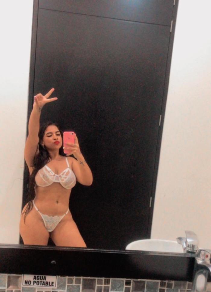 Jovencita tetona