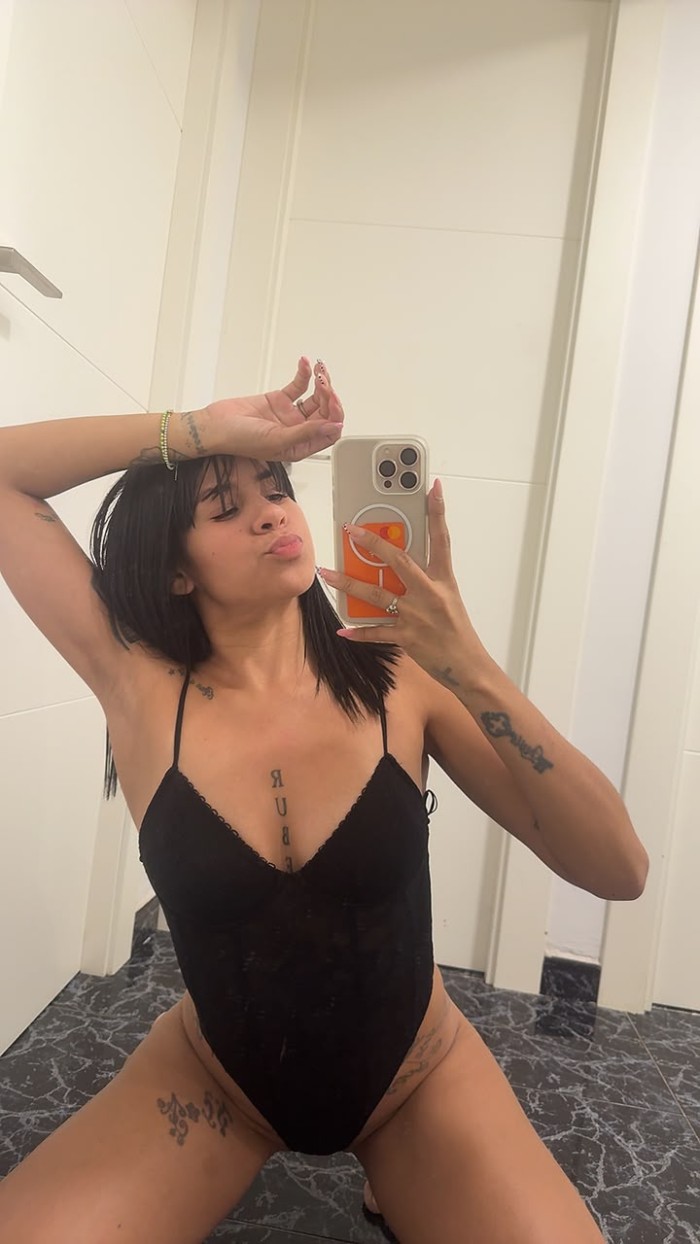 DELICIOSA JOVENCITA CON LA VAGINA JUGOSA