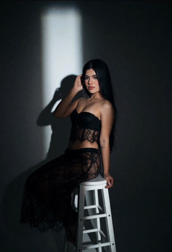 COLOMBIANA DE LUJO – DIABLILLA CALIENTE