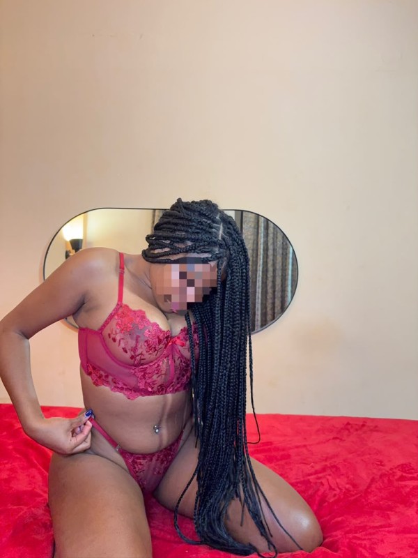 MORENAZA DELICIOSA DISPUESTA A COMPALCERTE 24 HORA