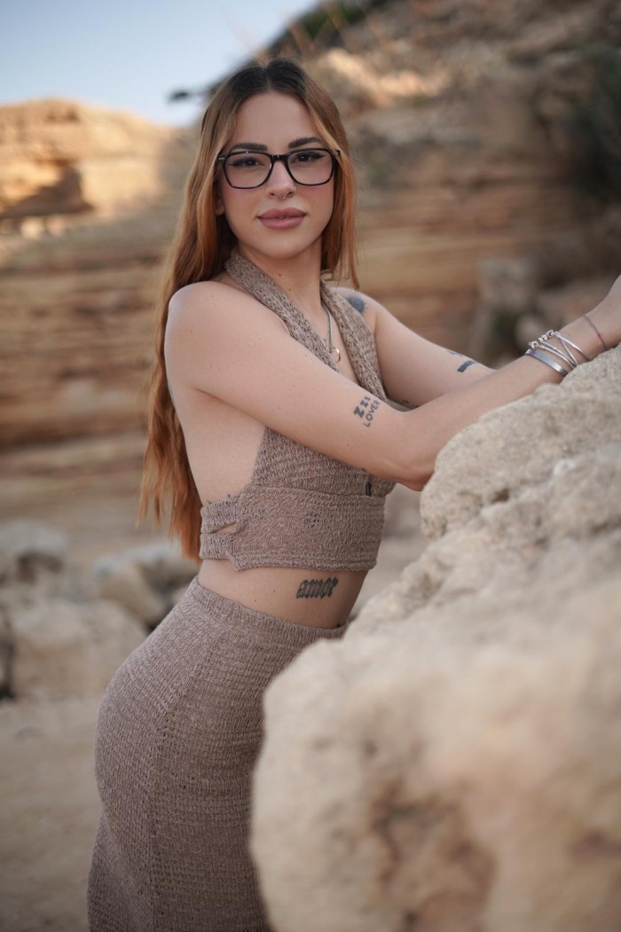 EMI LINDA CUBANA TOP DE 26  ESCORT COMPLACIENTE