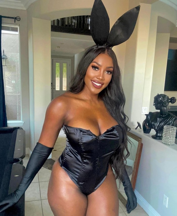 LATINA MORENA Y MUY CALIENTE