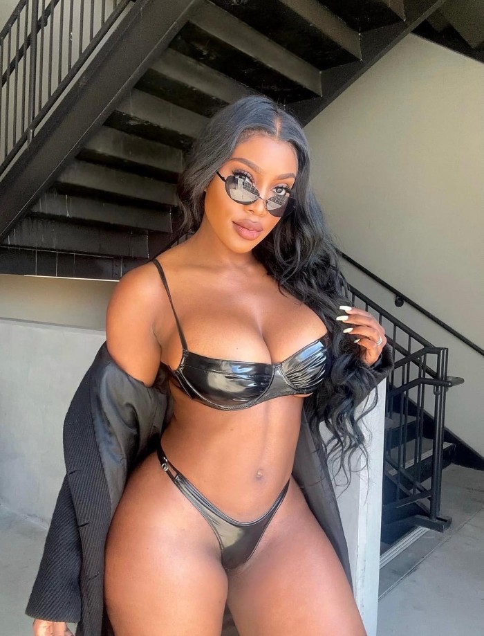 LATINA MORENA Y MUY CALIENTE