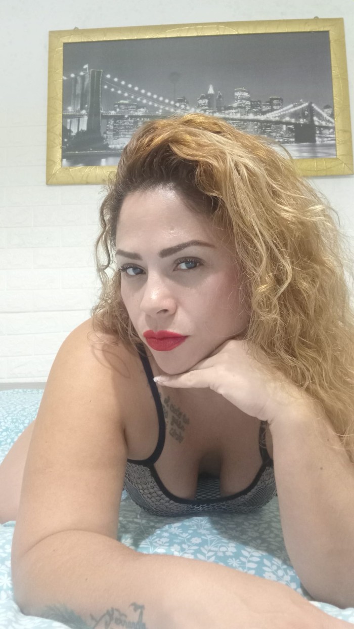 BELLEZA EXPERIMENTADA MUY CACHONDA EN LA ZONA DE A