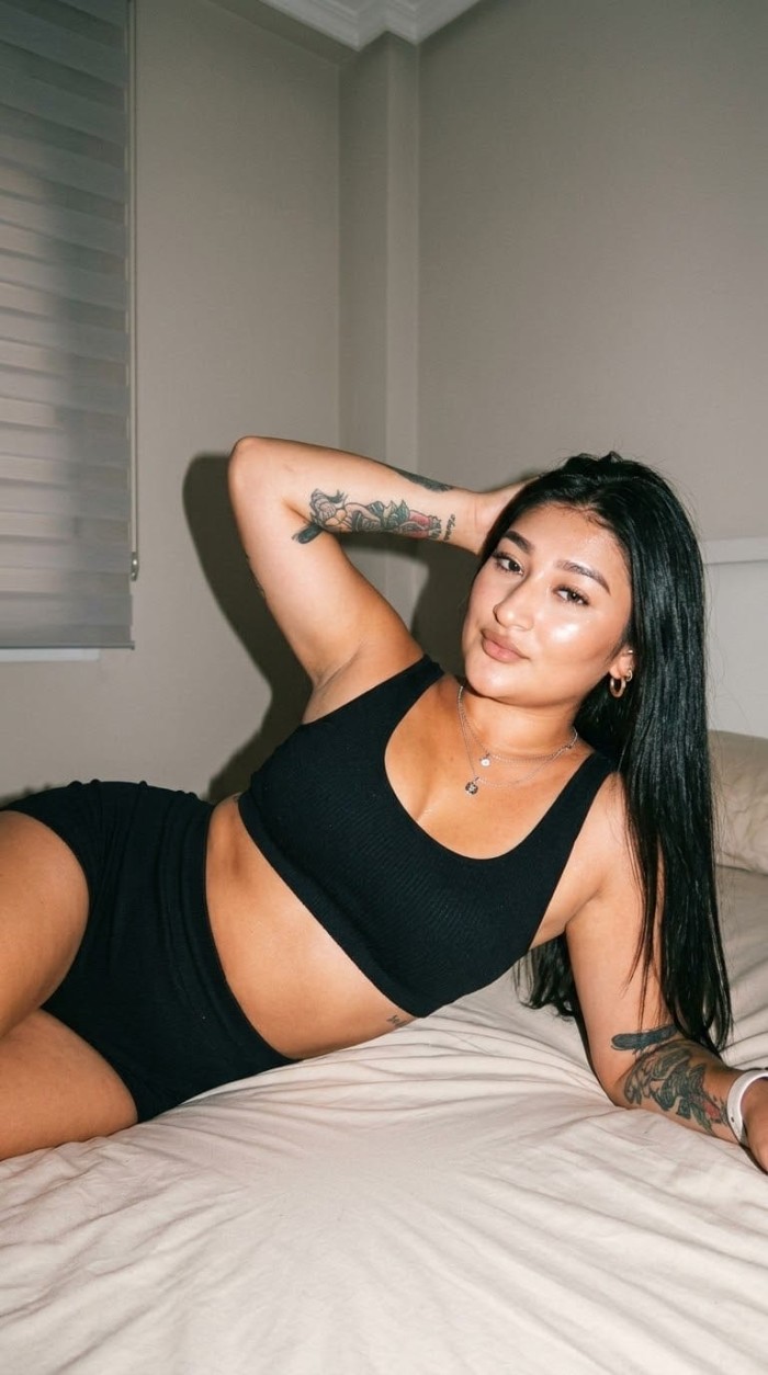Bellísima colombiana complaciente fiestera