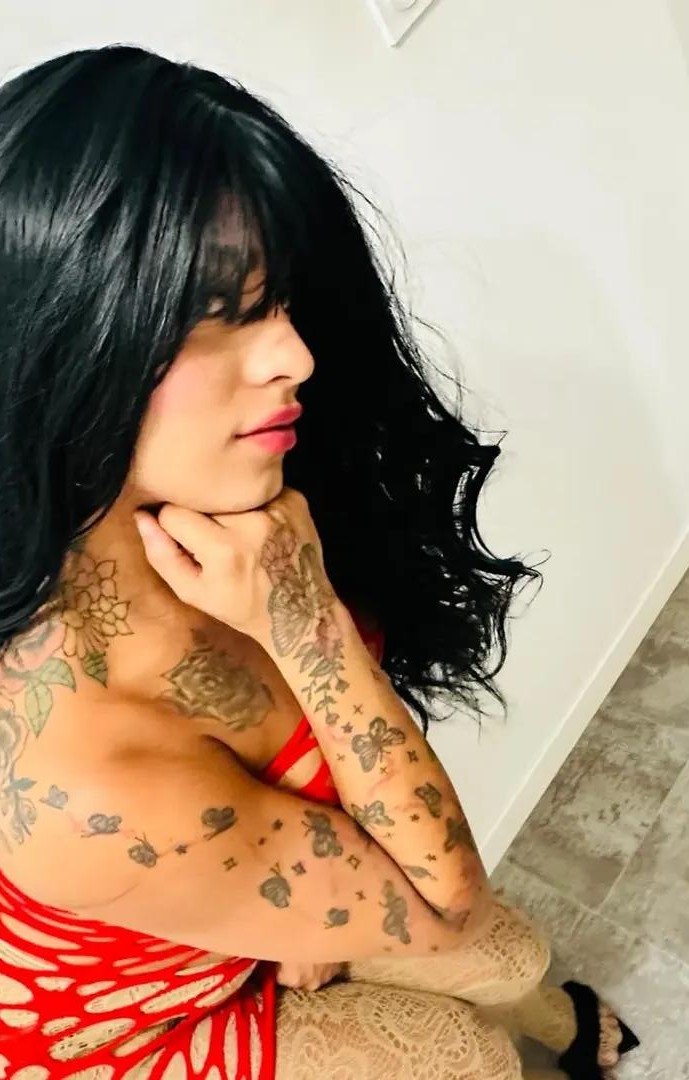 CHICA TRANS POLLONA SOY ARDIENTE
