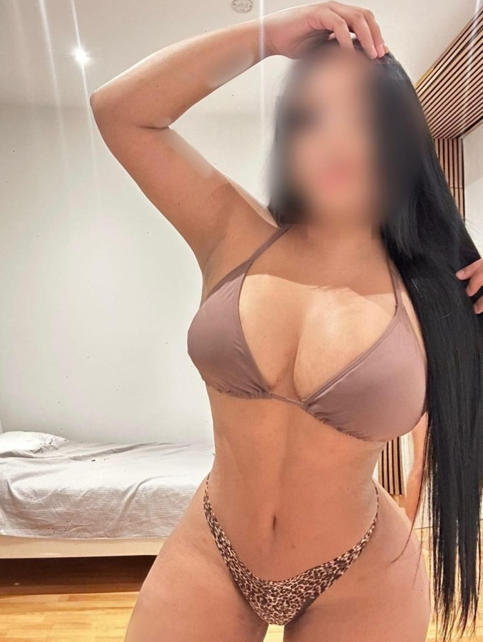 PUTITA FIESTERA MUY CACHONDA Y COMPLACIENTE