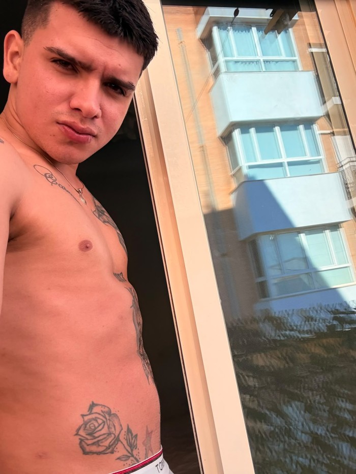 COLOMBIANO DISPUESTO A COMPLACERTE EN VALENCIA