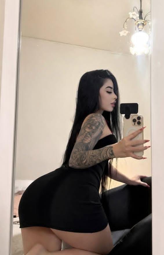 Hermosa latina recién llegada lista para tus deseo