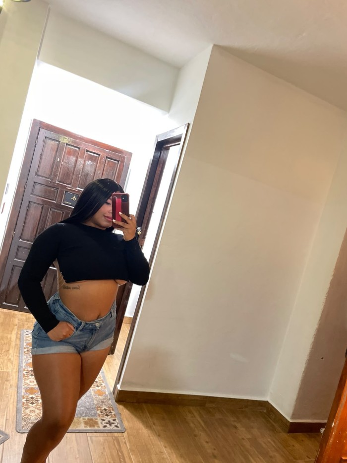 Potente morenaza, niñata tragona