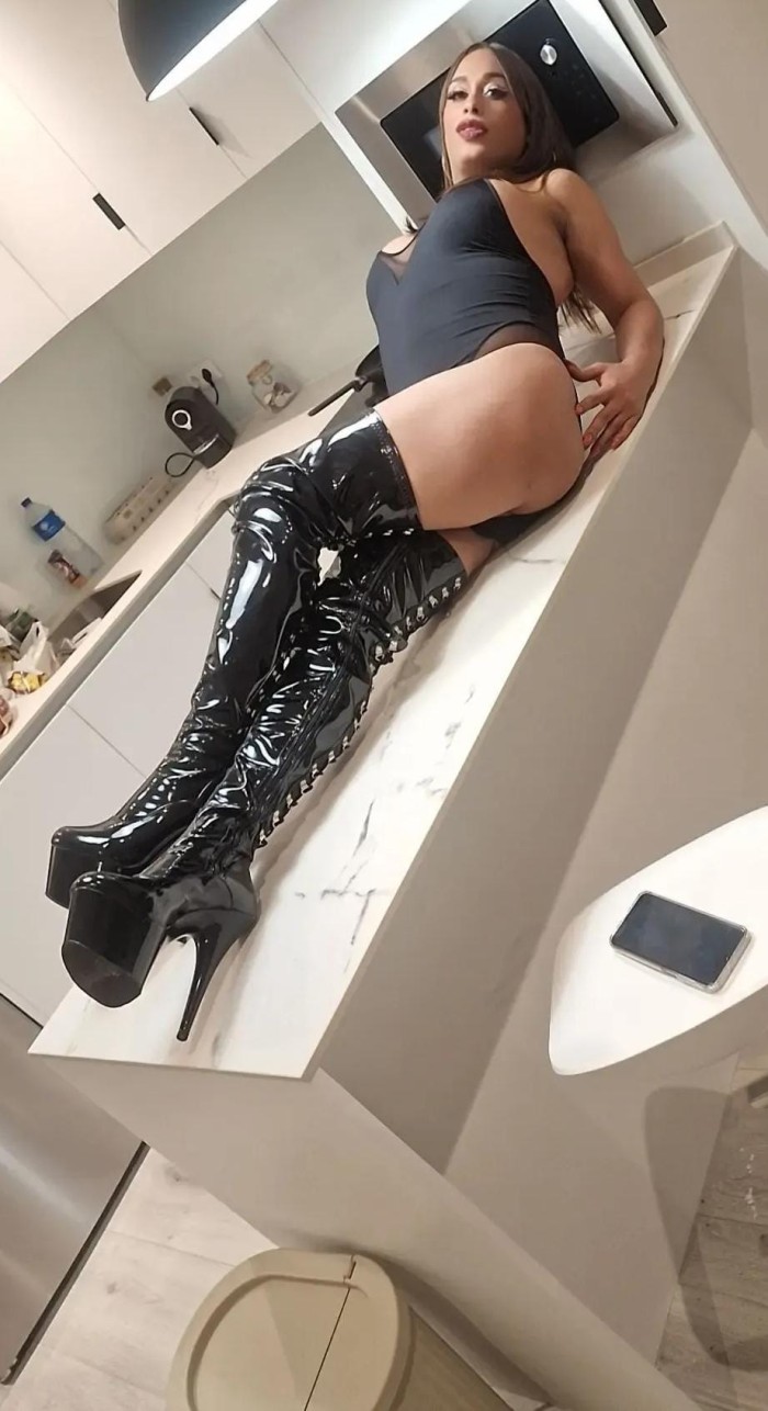 Hermosa mulata sin engaños a nada le digo q no