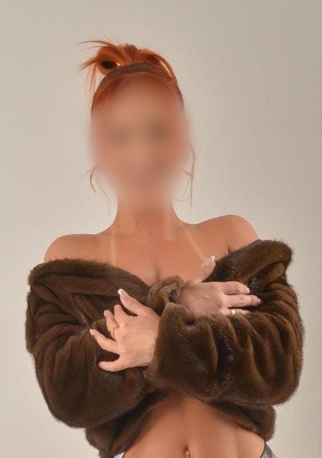 NOVEDAD PELIRROJA EXCLUSIVA DE PASO EN LA CIUDAD