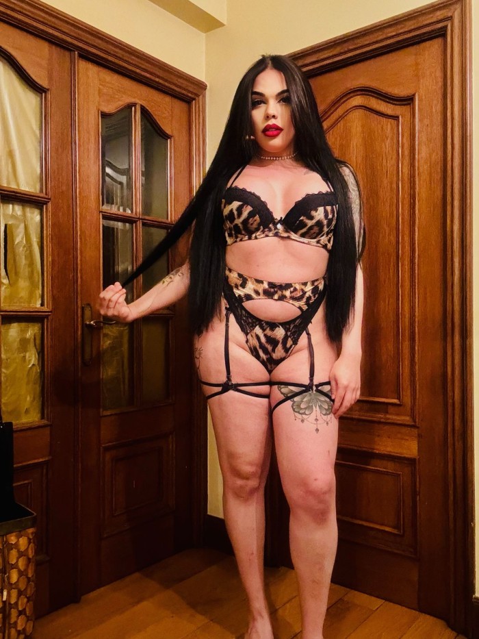 DELICIOSA CHICA TRANS ARDIENTE VERSATIL COMPLACIEN