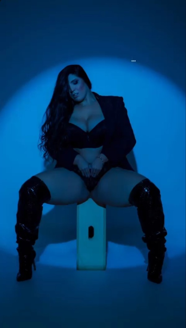 Estupenda BRASILEÑA PUTONA y fogosa hermosa chica llamame