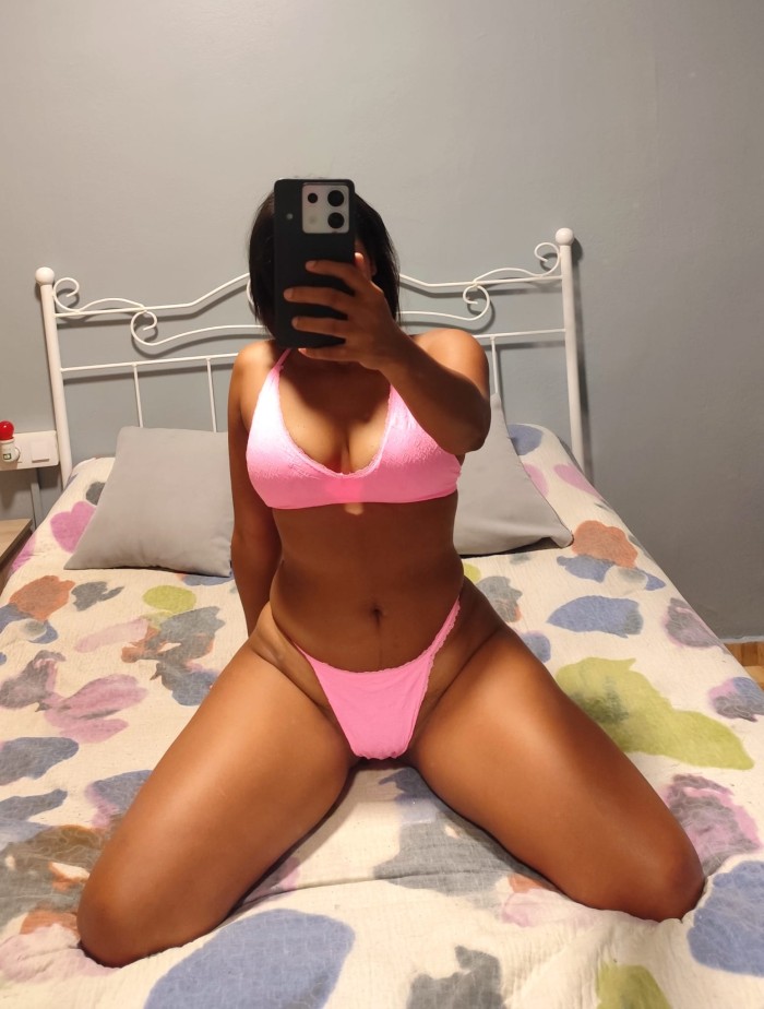 JOVENCITA COLOMBIANA GUAPÍSIMA MULATA ESTRENO 24H
