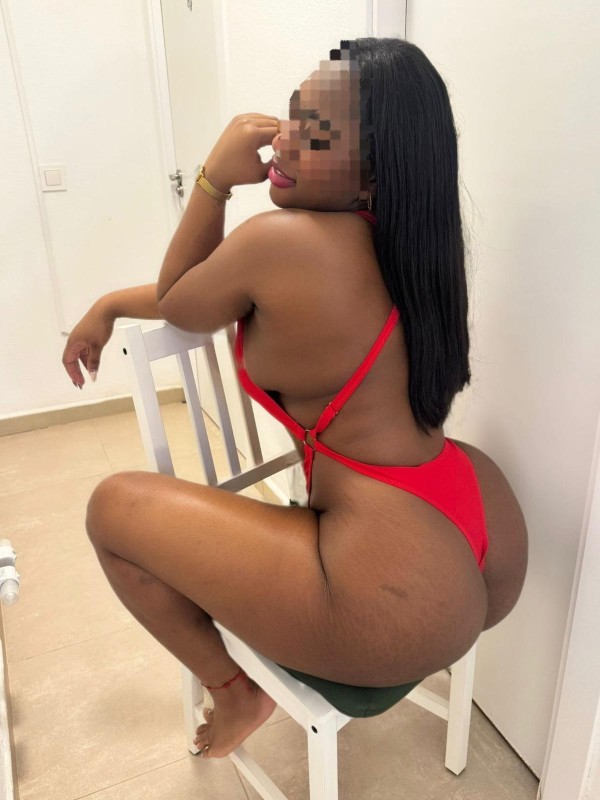Morena fiestera cariñosa cañera
