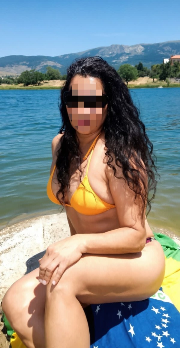 Lili Madurita Elegante y atractiva. Cuerpo natural