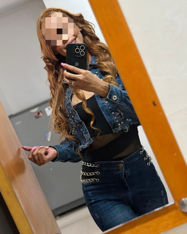Camila latina hermosa