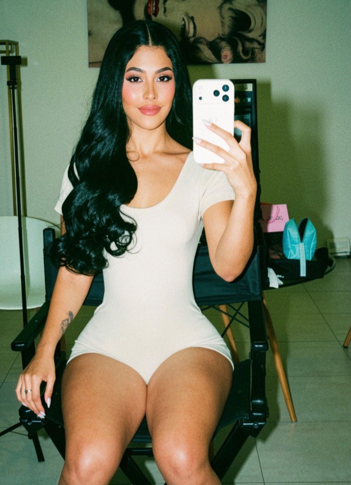 Colombiana jovencita muy complaciente