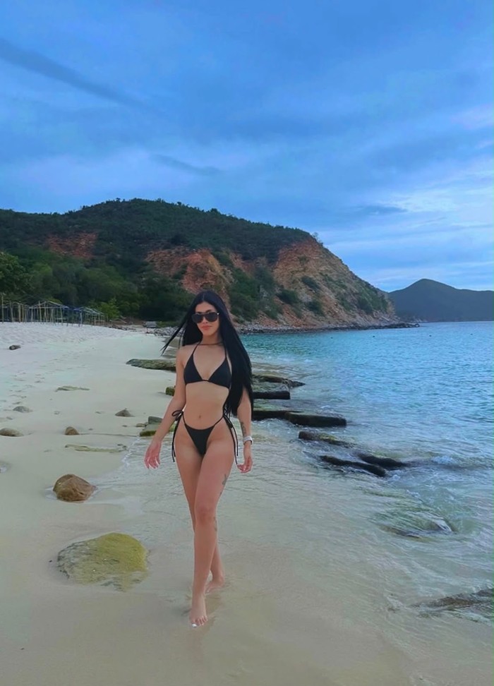 Colombiana jovencita muy complaciente