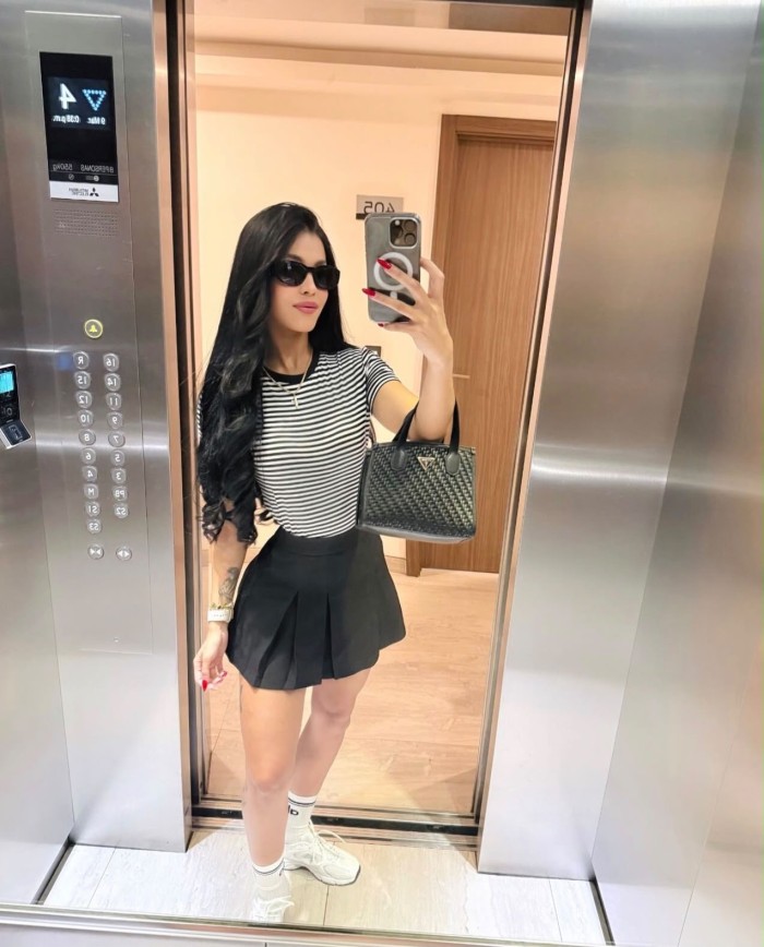 Colombiana jovencita muy complaciente