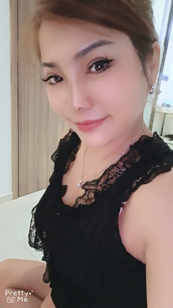 China chica en vecindario de balos