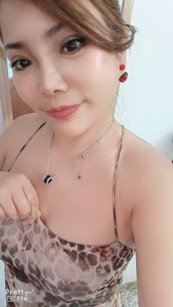 China chica en vecindario de balos
