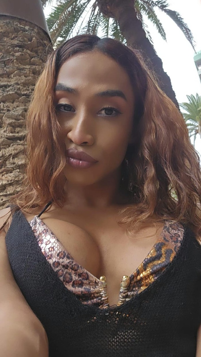 joven trans, elegante, divertida y apasionada
