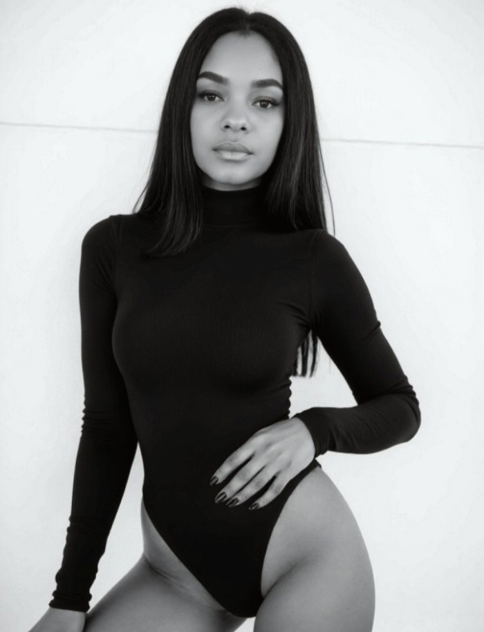 Chica CUBANA violeta  nueva por la zona y muy discreta masajes tántricos