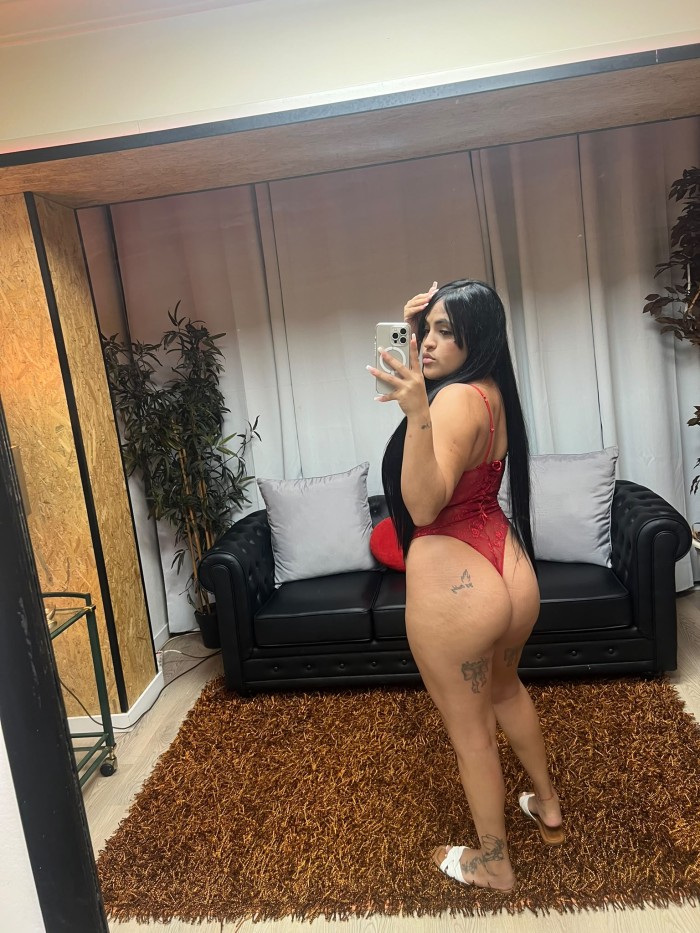 PROMO 90E LA HORA, RICA VENEZOLANA DE PASO POR LlIRIA