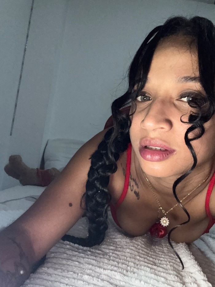 UNA MORENA FLACA Q TE HARA CORRER BIEN RICO!!