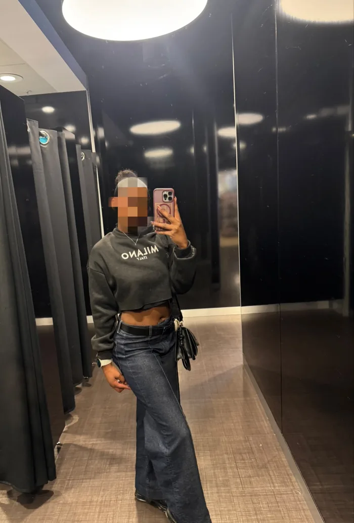 JOVEN MULATA COLOMBIANA DULCE Y MUY ENCANTADORA