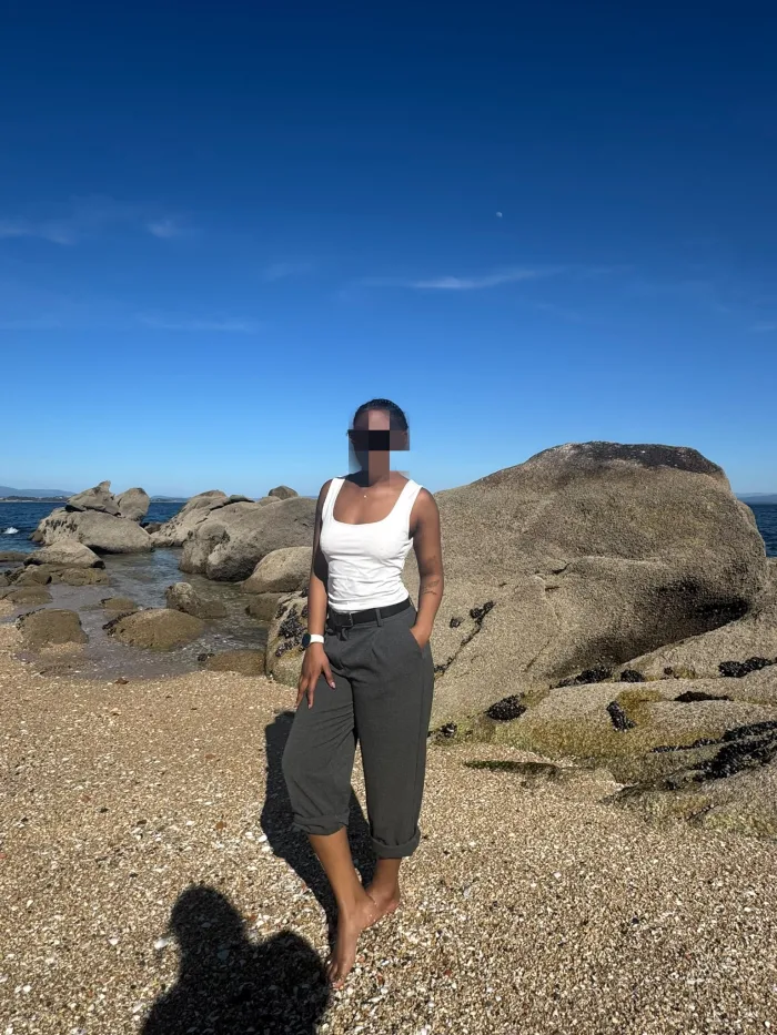 JOVEN MULATA COLOMBIANA DULCE Y MUY ENCANTADORA