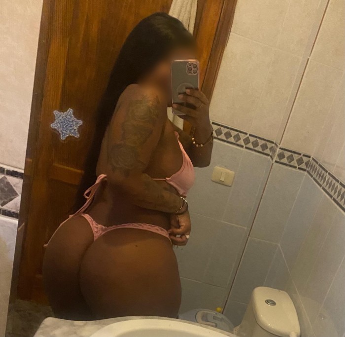 EN LAS HUESAS MORENITA FIESTERA CON GANAS DE SEXO INTENSO A TOPE
