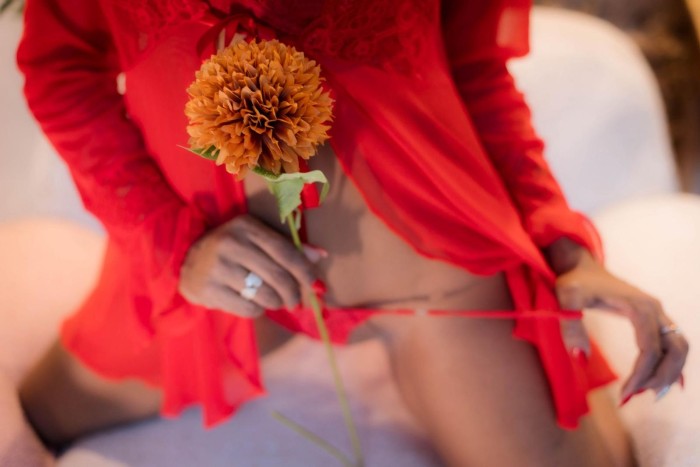 DELICIOSA BRASILEÑA FIESTERA CON COÑITO ESTRECHO