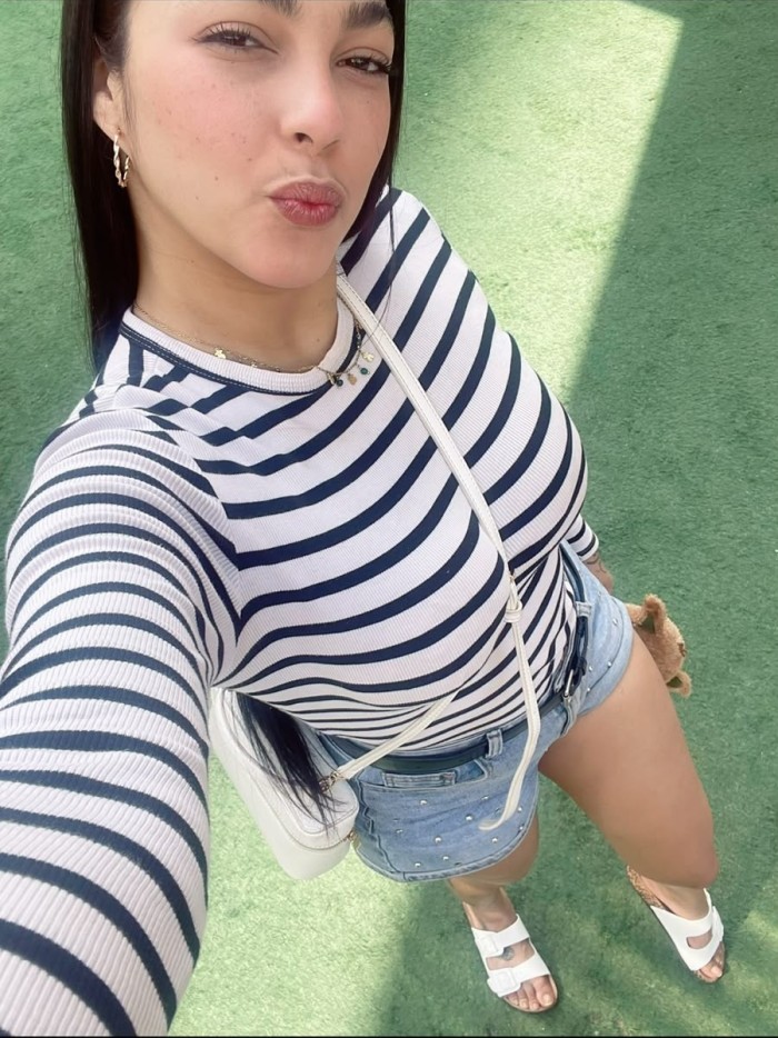 EN EL ZAPILLO ENCANTADORA MUJER EXÓTICA, ARDIENT