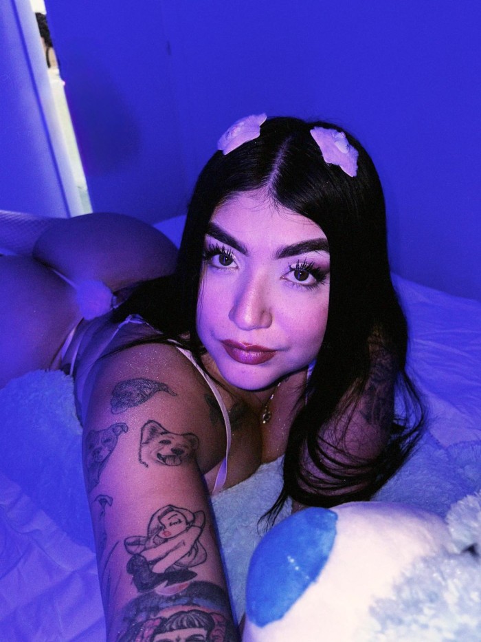 SASHA MUY DIVERTIDA Y FIESTERA EN HUELVA