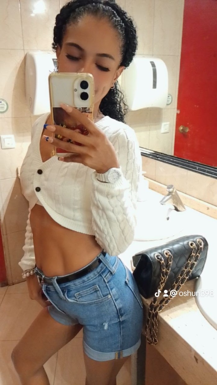 ME COMERAS RICO CAMILA EN EL ZAPILLO