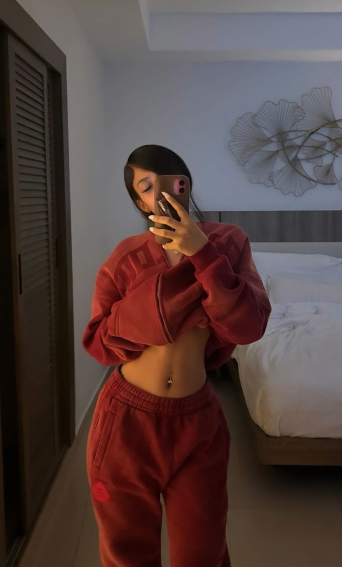 GEORGINA LATINA EXQUISITA E IMPLICADA