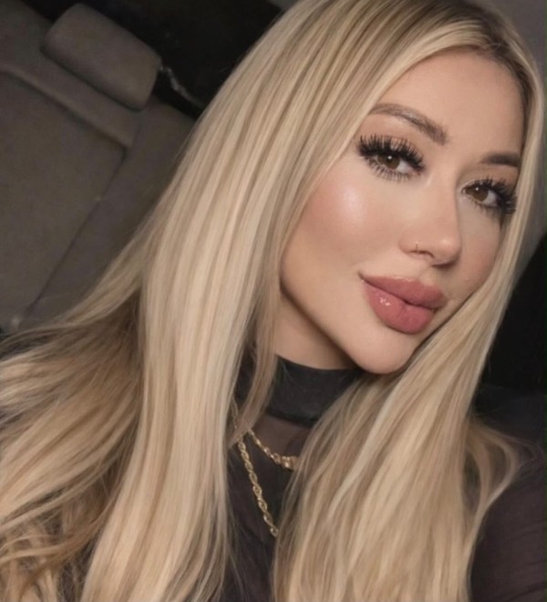 RUBIA VOLUPTUOSA FIESTERA EN MADRID