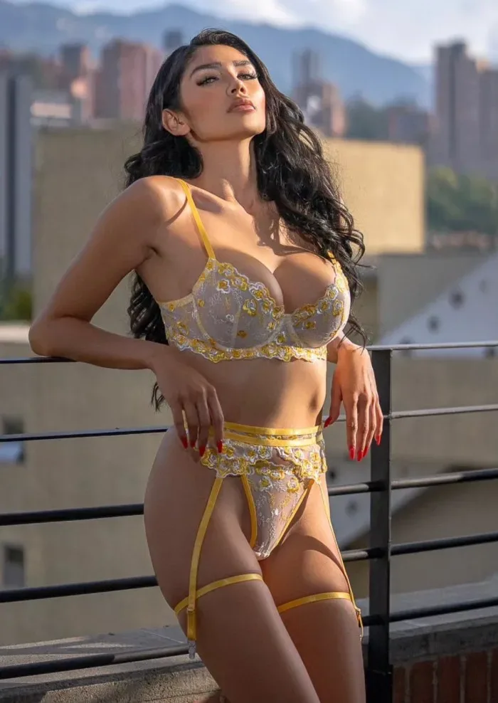 Española exclusiva con cuerpo de modelo