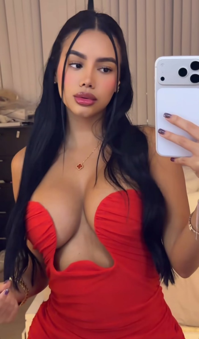 Novedad morena guapa Rouse